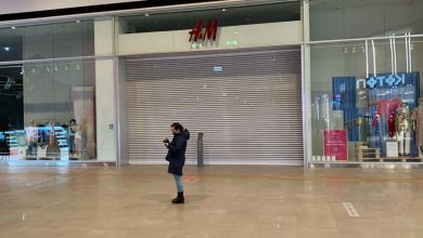 Фото - «Известия»: компания H&M начала ввозить в Россию новую коллекцию